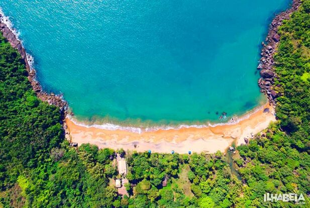 Imagem aérea da Praia do Jabaquara - Ilhabela (Foto: Ilhabela.com.br)