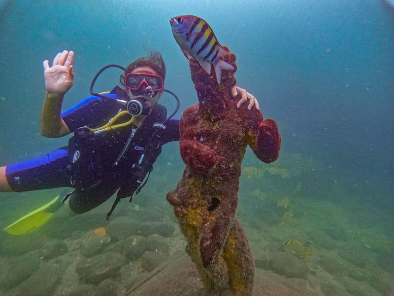 cris-estatua-netuno-ilhabela-mergulho-na-ilha-das-cabras-ilhados-ilhabelacombr Estátua Netuno da Ilha das Cabras - Mergulho em Ilhabela