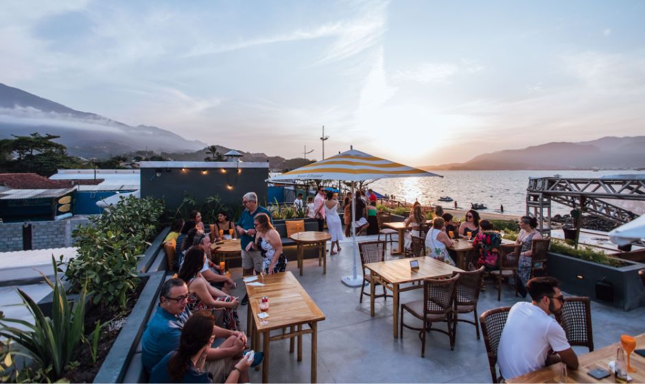 Celebre as Festas de Fim de Ano em Ilhabela no Nyaw Casual Eatery: Natal, Réveillon e Eventos de Verão