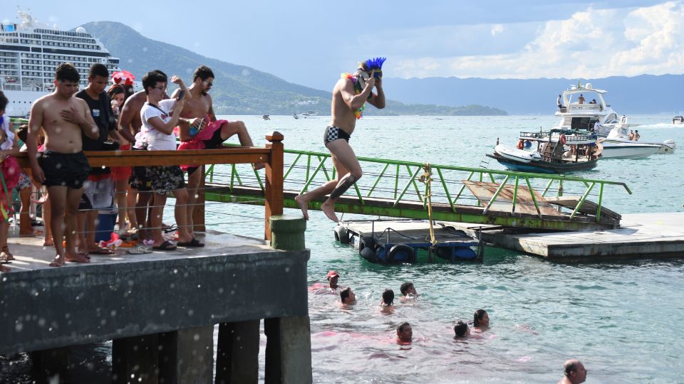 Tradicional Banho da Dorotéia no Carnaval de Ilhabela acontece em quatro praias em 2025