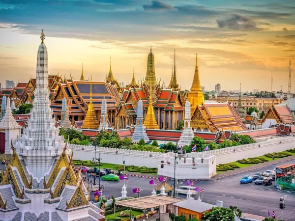 Grand Palace, Wat Pho, and Wat Arun Guided Tour